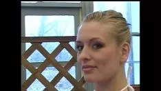 La ballerine Sugara suce une bite sans être mauvaise ni nausée Xxx