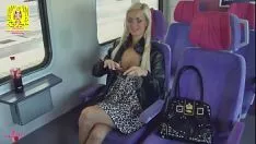Jouer Cet homme va souvent en train et baise des filles dans le cul