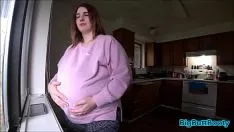 تشغيل إنها حامل لكنها لا تزال تمارس الجنس مع من تقابله