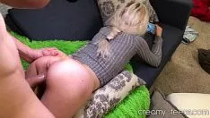 Redare Girl Xxx O Blondina Filmata Cand Sta Pe Burta Si Ii Baga Penis In Gaoaza