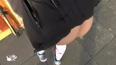 Redare in cur in public cu curva casnica de senzatii tari si pule mari