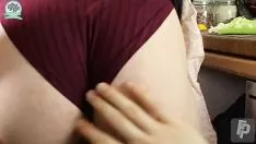 Redare Mama nesatisfacuta face sex in bucatarie cu baiatul ei