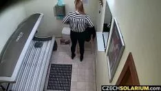 Redare Sex la solar cu o blonda ce a venit sa se bronzeze