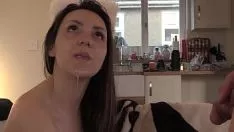 Oynat Küçük ve oynak popolu çok genç kedi bir seks oyununa sahip olmalı