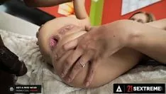 Jouer La bite naturelle épaisse et longue fait trembler de plaisir tout homme pendant si longtemps