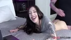 Reproduzir garotinha sexy que tem uma bunda safada