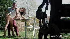 Reproduzir A intensa aventura anal de Cassie Del Isla no quintal