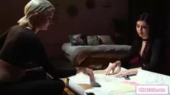Oynat Lezbiyen Tutkusu: Sarışın ve Esmer Yoğun KEDİ YALDIRI
