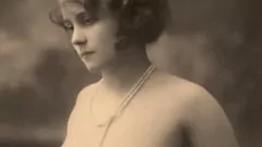 Odtwórz Dark Lantern Entertainment Presents: A Century of Hairy Milfs i ich vintage porno