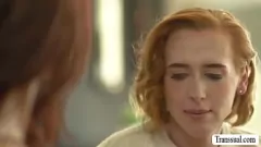 تشغيل جيران T-Girl في Lingerie يحصلون على الشرج
