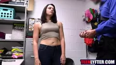 Odtwórz Brunetka złodziejka sklepowa z małymi cyckami zostaje ostro ruchana przez policjanta w centrum handlowym w porno w rzeczywistości